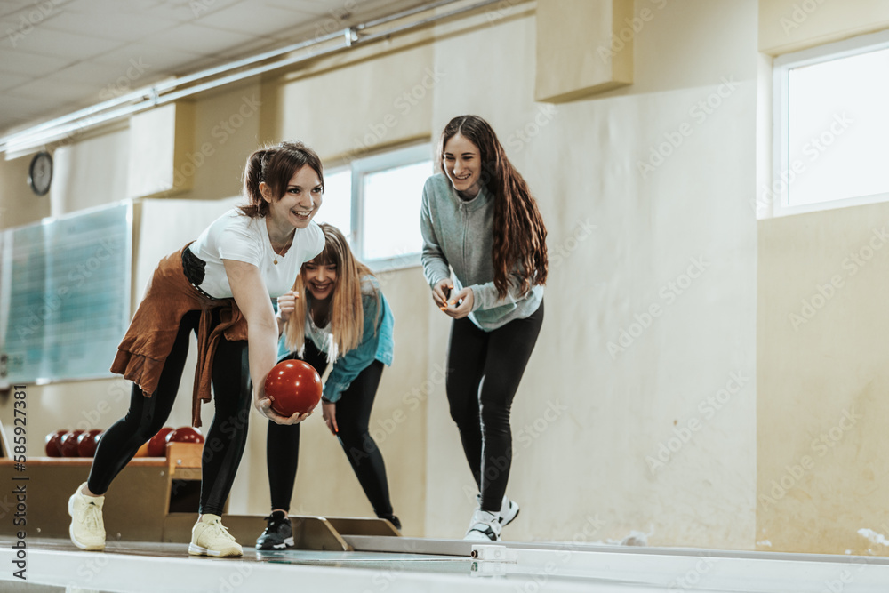 Obraz premium Female Friends Bowling Together