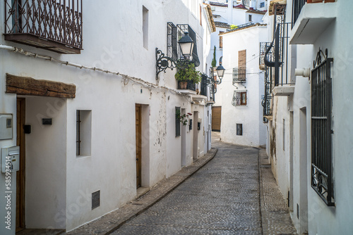 Fototapeta Naklejka Na Ścianę i Meble -  Empty streets of the old town of Altea. Classic Medieval
white Spanish town on Costa Blanca