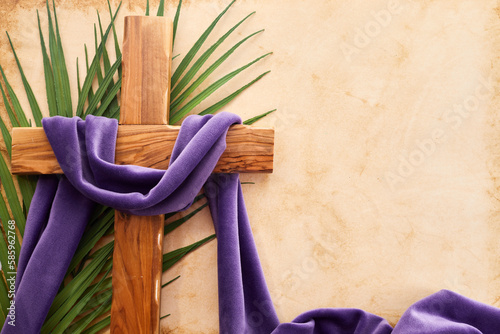 Schilderij op canvas Palm sunday background. Cross and palm on vintage background.