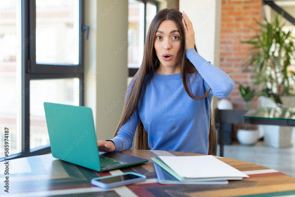 Fototapeta premium feeling extremely shocked and surprised. laptop and desk concept