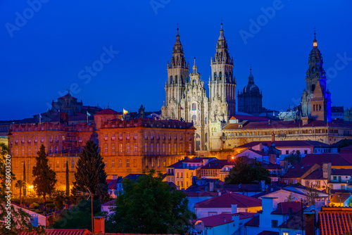Photo Night panorama view of the Cathedral of Santiago de Compostela in Spain