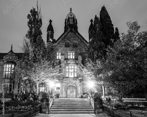 university of toronto building photo