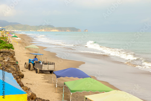 tractor limpiando las playas en la mañana photo