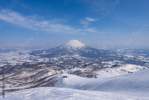 北海道　ニセコ　ニセコアンヌプリ　山頂　登山　羊蹄山　スキー　スノーボード　バックカントリー © 翔 馬渕