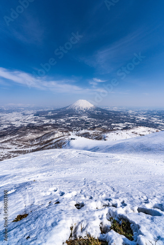 北海道　ニセコ　ニセコアンヌプリ　山頂　登山　羊蹄山　スキー　スノーボード　バックカントリー © 翔 馬渕