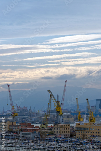 Vue panoramique sur le port de Gênes en Italie