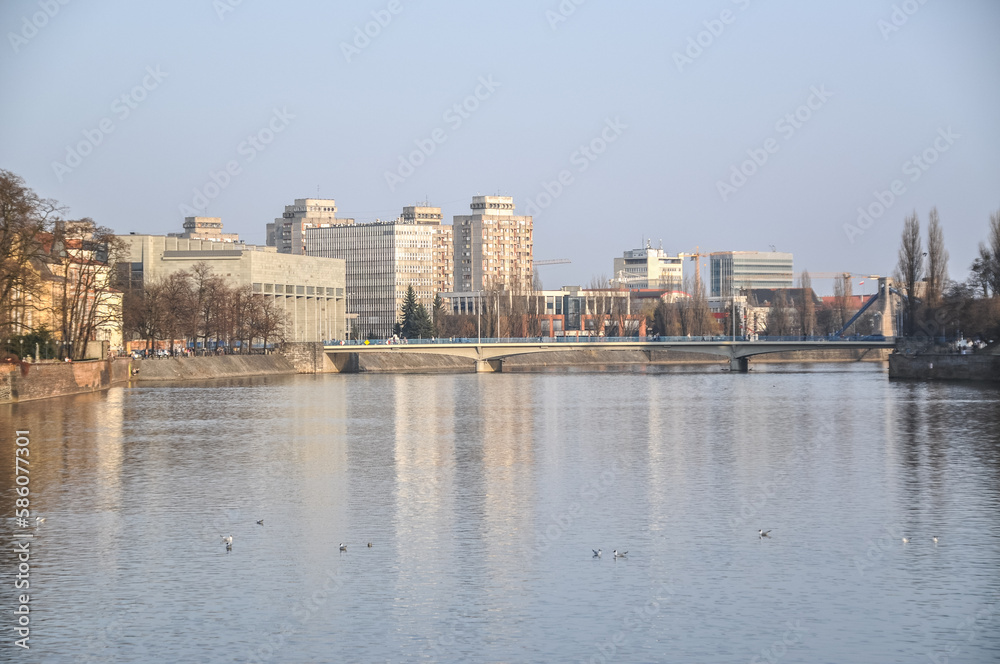 Obraz premium panorama of the city of Wrocław on the river mirror reflection in water