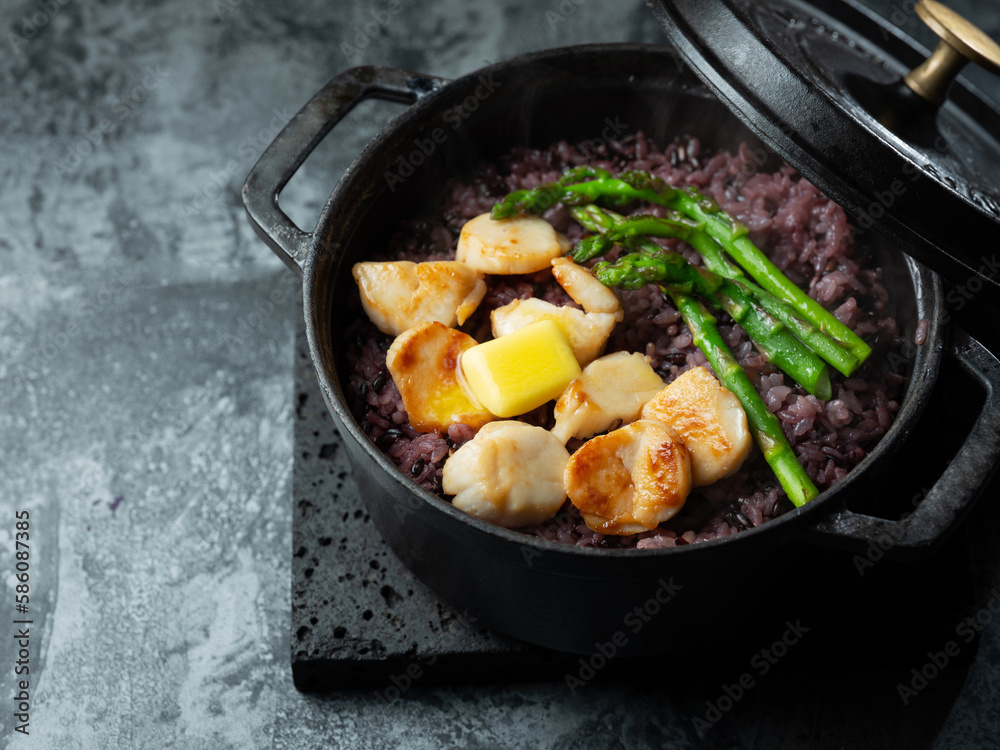 Scallops, butter, stone pot rice with asparagus Scallops, butter, stone pot rice with asparagus