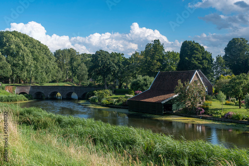 Landschaft beim historischen Stadttor Koepoort in Enkhuizen. Provinz Nordholland in den Niederlanden photo