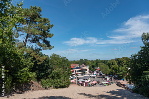 Schoorlser Düne im Dorfzentrum in Schoorl. Provinz Nordholland in den Niederlanden photo