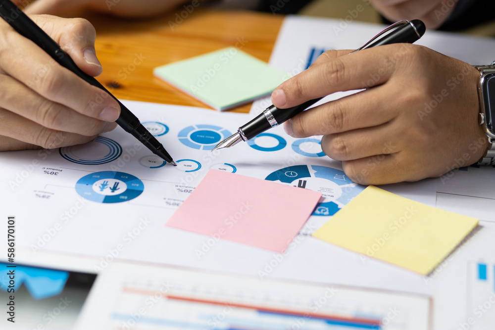Business people meeting with business consultants to analyze investment situations and plan business marketing. Analyzing financial accounts and planning budgets. Business people meeting with business consultants to analyze investment situations and plan business marketing. Analyzing financial accounts and planning budgets.