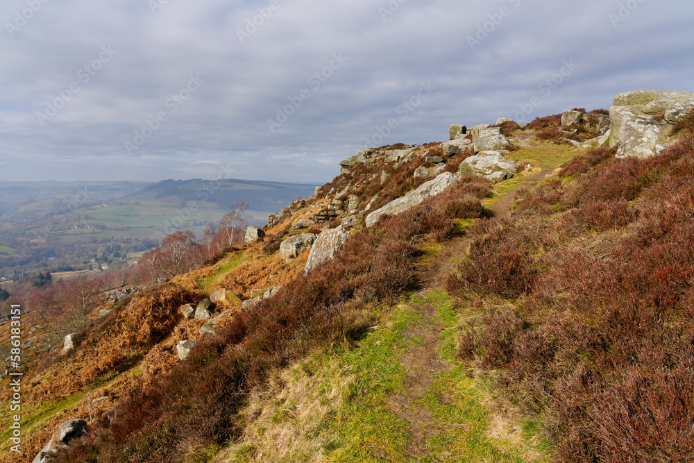 Fototapeta premium Dismal, foggy winter morning on Curbar Edge, Derbyshire.