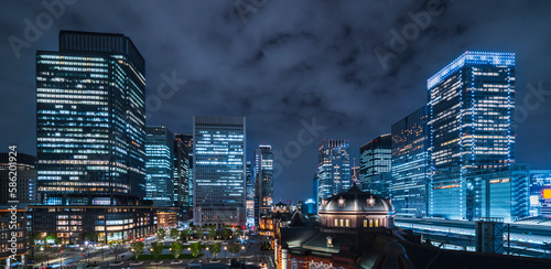東京駅の都市夜景　ライトアップされたビル群【東京都・千代田区】　
Night view of Tokyo Station - Japan