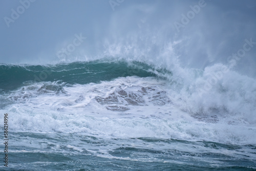 Fototapeta Naklejka Na Ścianę i Meble -  crashing waves of the coast of cornwall england uk 