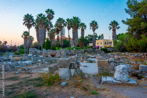 Tableau sur toile Sunset view of ancient agora at Greek island Kos