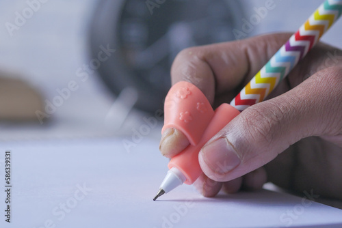 Foto childing using writing corrector pen holder postures grip