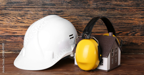 Hearing protectors with hou...