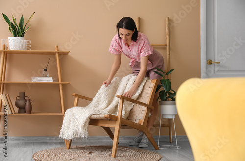 Beautiful woman adjusting p...
