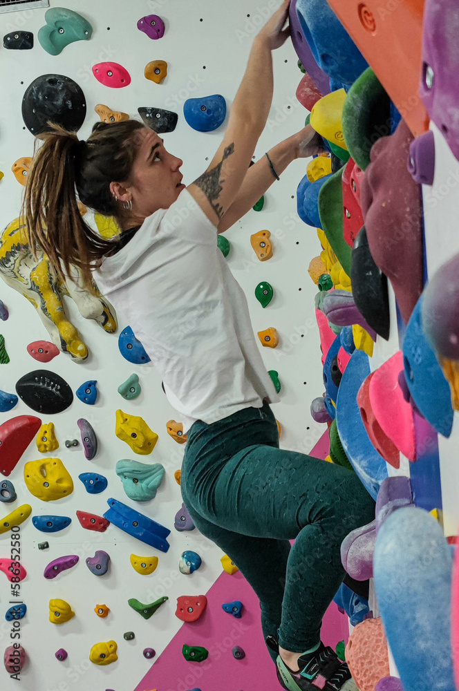 Fototapeta premium Climbing arround the wall having fun