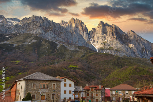 Quadro em tela Posada de Valdeon and Western Massif of Picos de Europa National Park in Backgro