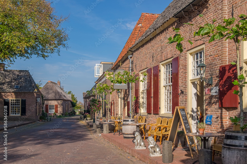 Fototapeta premium Gasse in Bronckhorst, Niederlande