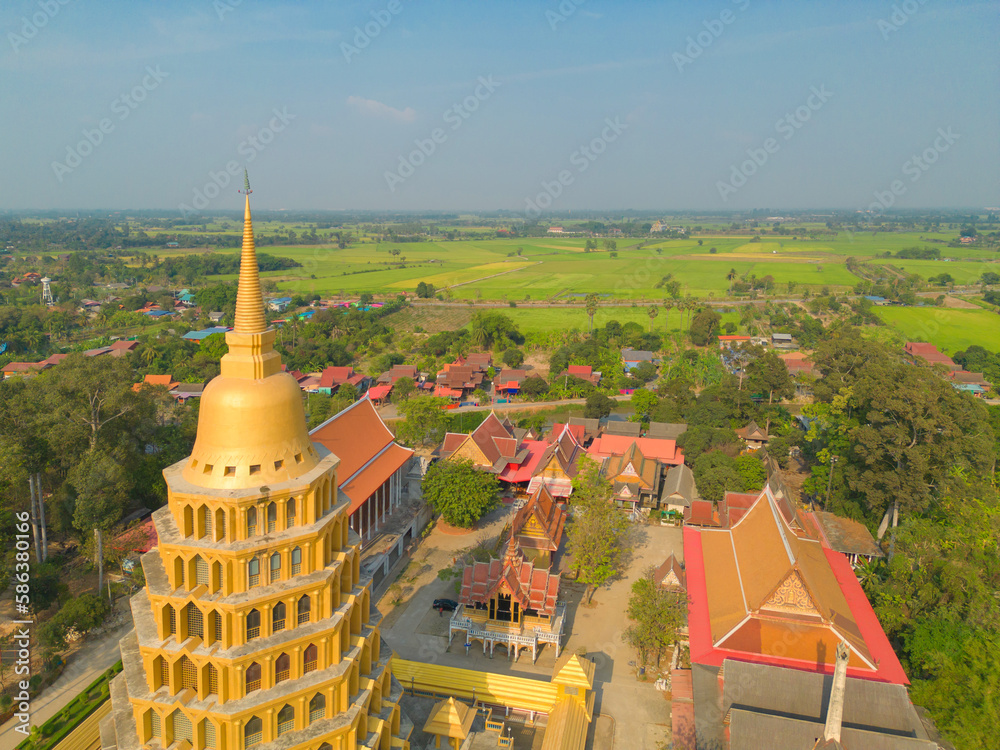 Naklejka premium Wat Tha It, Temple Pagoda, Ang Thong Attractions in front of temple Bodhgaya Stupa.Thai architecture. Landmark