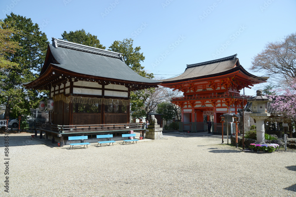 長等神社　拝殿と楼門　滋賀県大津市三井寺町