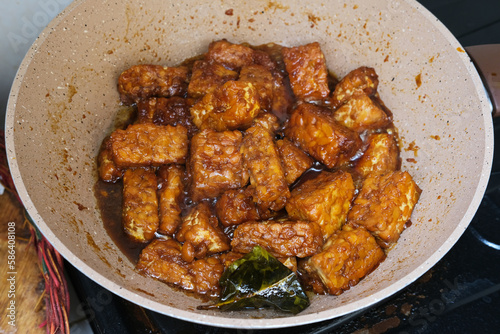 Indonesia sweet tempeh food called 