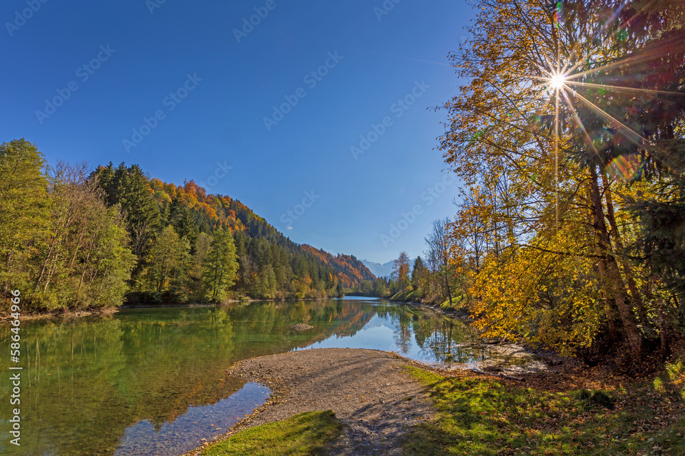 Auwaldsee - Allgäu - Fischen - Herbst - Oktober - Sonnenstrahlen 