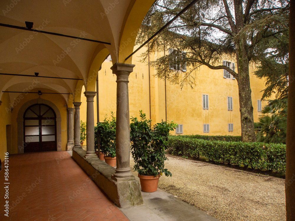 Italia, Toscana, Pistoia, La chiesa di San Francesco e il convento di San Francesco a Giaccherino sono un complesso architettonico pistoiese.