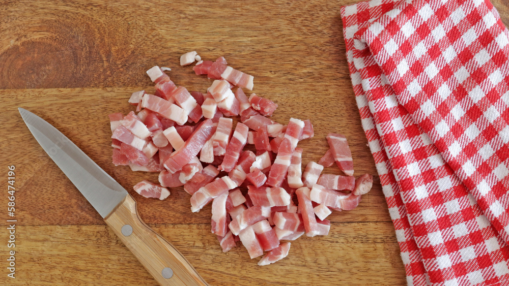 lardons de porc cru en tas sur une table en bois Stock Photo Adobe Stock