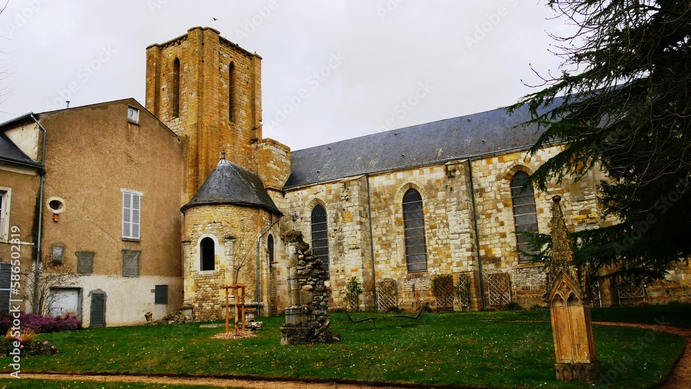 Ancienne collégiale romane catholique Saint Georges à Pithiviers dans le Loiret France