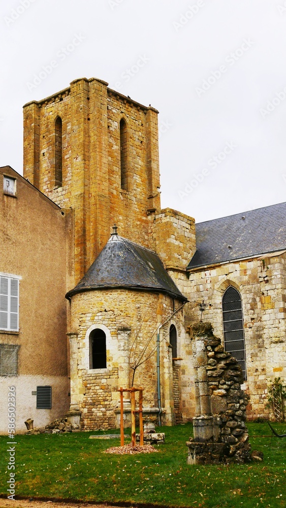 Ancienne collégiale romane catholique Saint Georges à Pithiviers dans le Loiret France