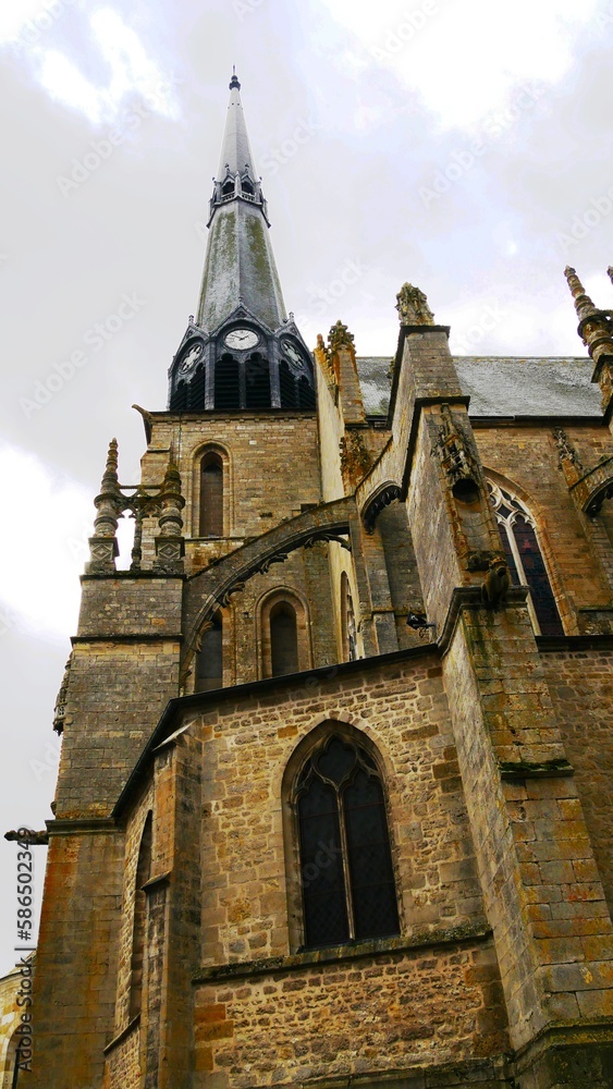 Eglise catholique Saint Salomon et Saint Grégoire dans la ville de Pithiviers dans le Loiret France