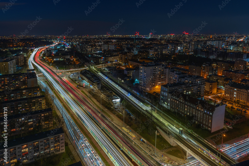 Widok, panorama na dzielnicę Wola z dronu. Panorama Woli widok na stację kolei i ulicę Prymasa Tysiąclecia