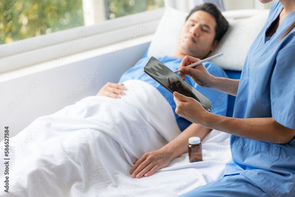 Obraz premium Nurse and male patient in hospital.