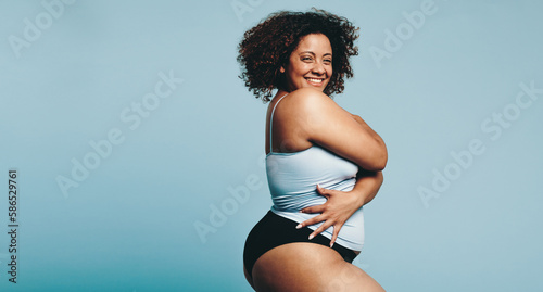 Canvastavla Woman proudly embracing her body in a workout studio