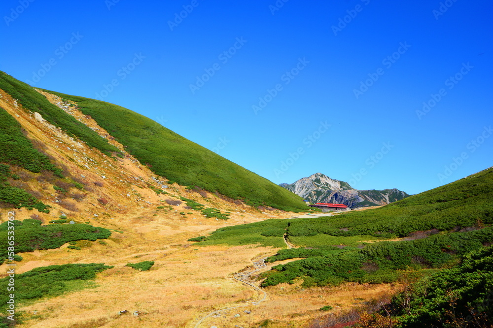 鷲羽岳を望む双六小屋