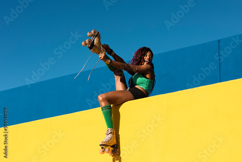 Quadro su tela Urban woman enjoy outside