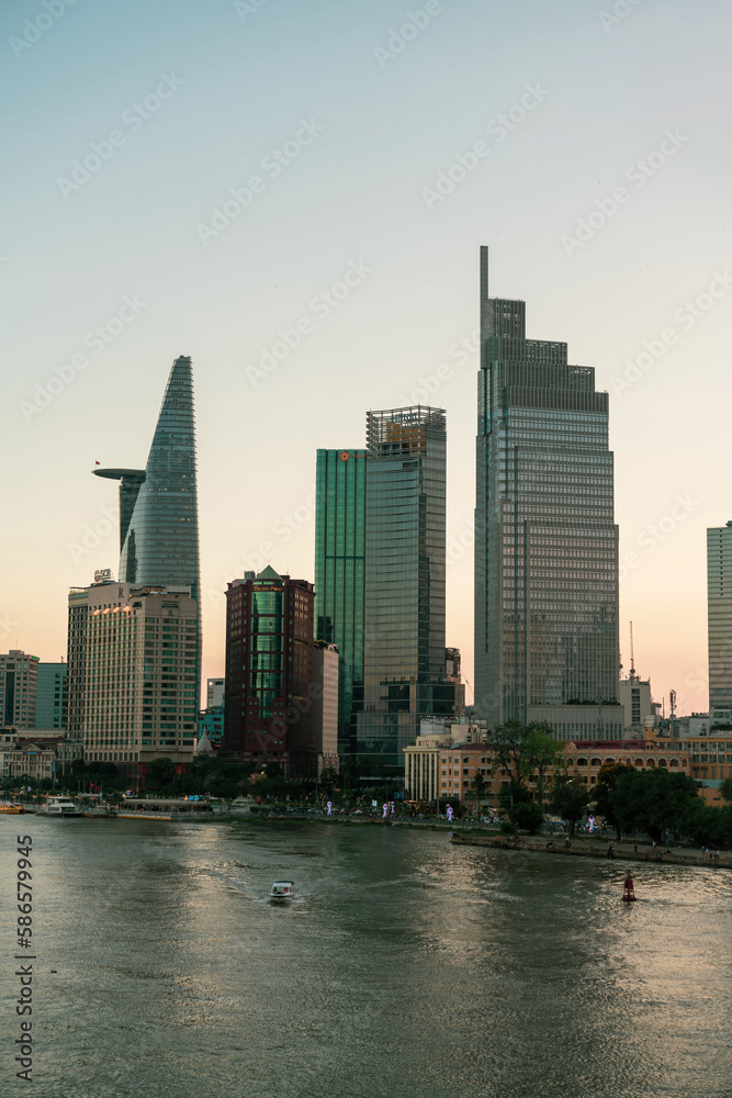 Fototapeta premium Sai Gon river with District 1 view in Ho Chi Minh city