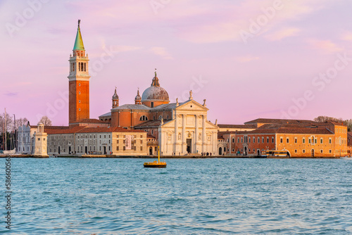 San Giorgio in Venedig in einer Frontalansicht