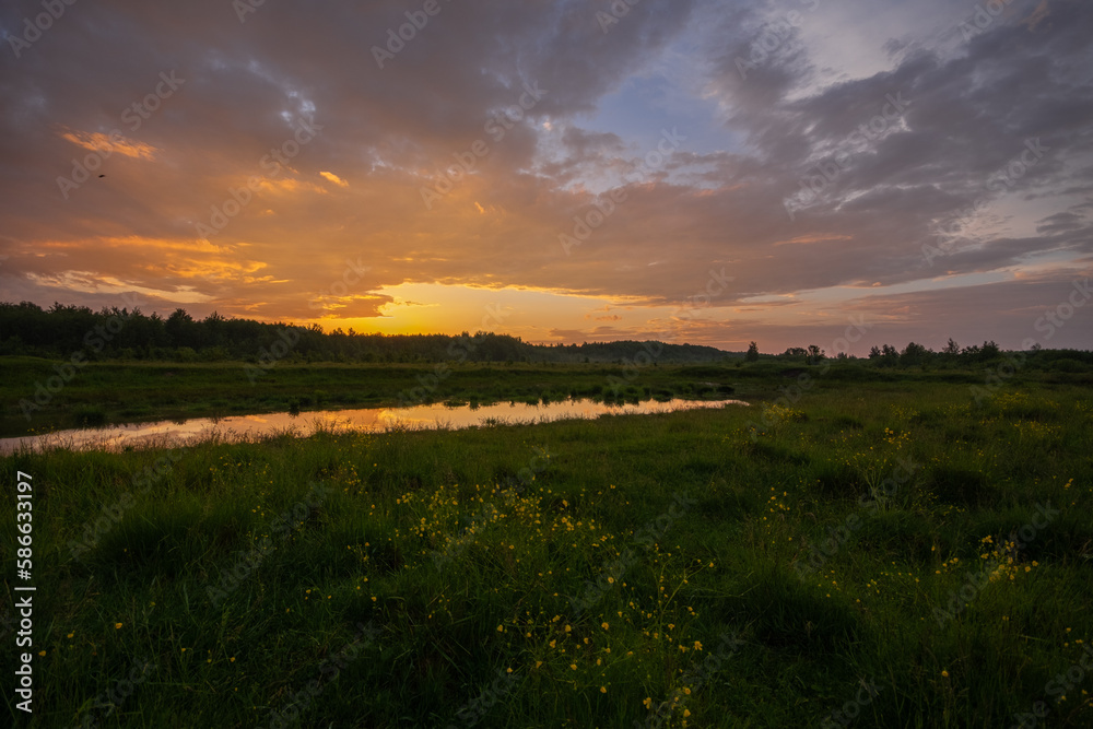 Obraz premium sunset over the lake