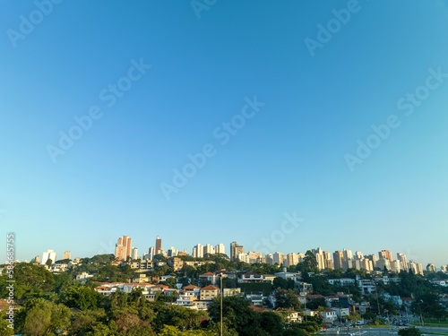 Foto aérea praça Charles Miller, em região nobre de São Paulo