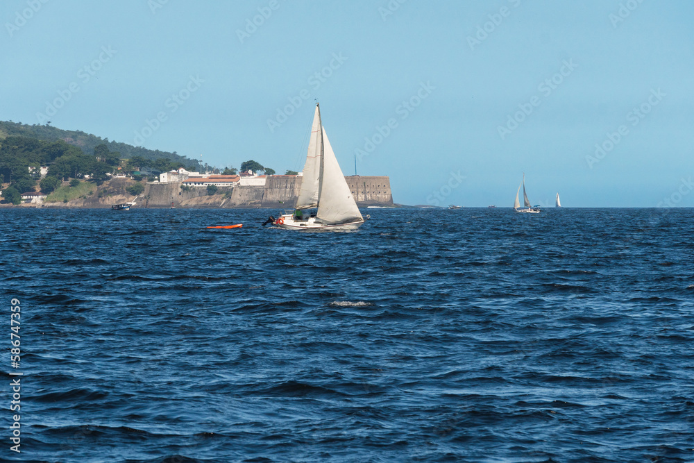 Obraz premium Guanabara Bay in Rio de Janeiro, Brazil with a hill in the background. Beautiful landscape and hill with the sea. Sailing boats in the bay