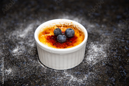 Obraz na plátně Traditional creme brulee on rustic surface and selective focus