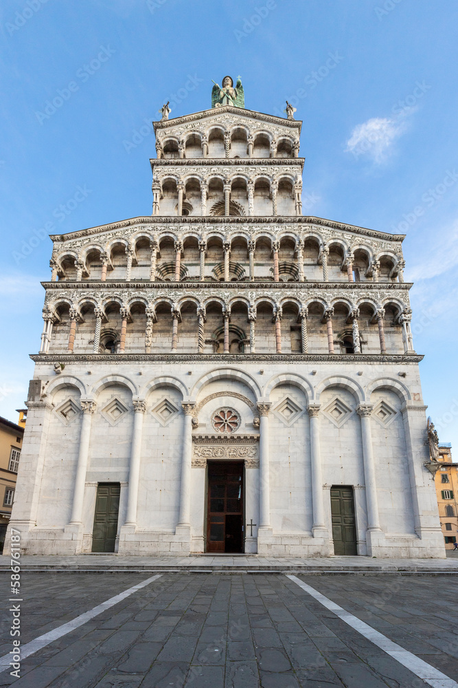 Naklejka premium Chiesa di San Michele in Foro St Michael Roman Catholic church basilica on Piazza San Michele in Lucca, Italy