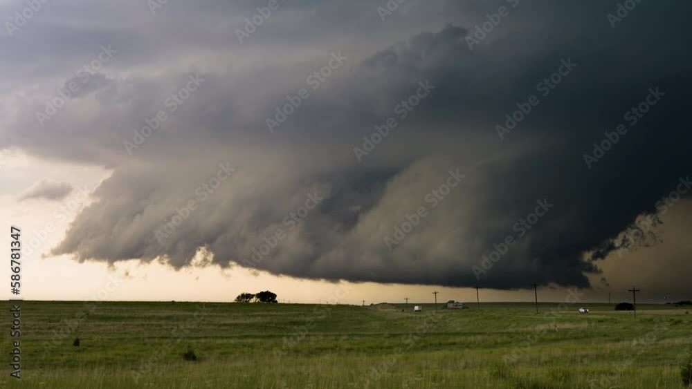 Terrifying Storm Base Quickly Builds Above a Busy Highway in Kansas