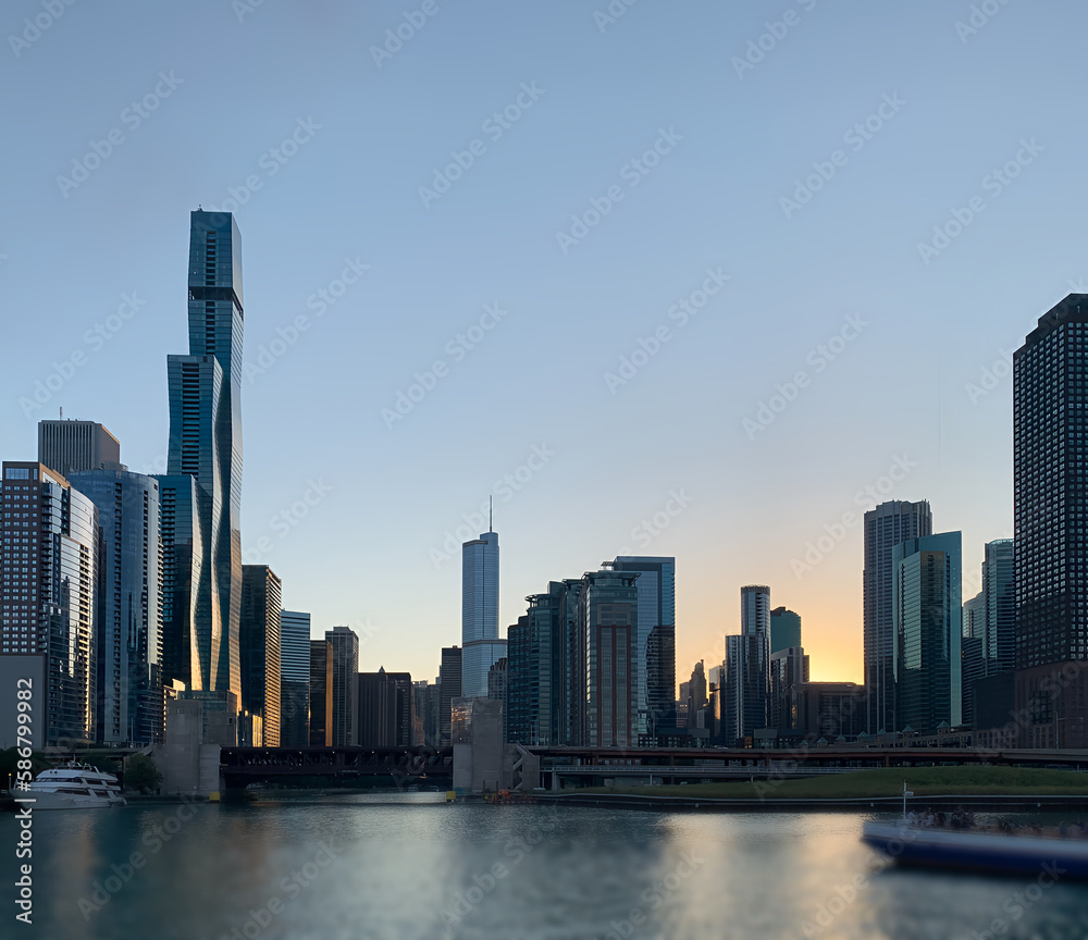 Naklejka premium city skyline at sunset 2