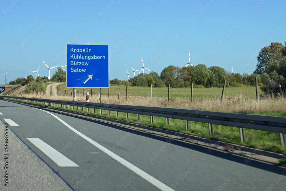 Fototapeta premium Schild Ausfahrt Kröpelin