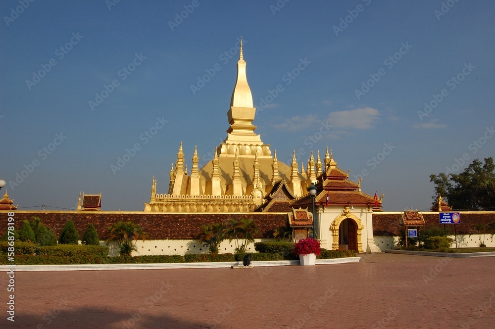 Fototapeta premium Great Stupa, gold covered large Buddhist stupa in the centre of the city of Vientiane, Laos